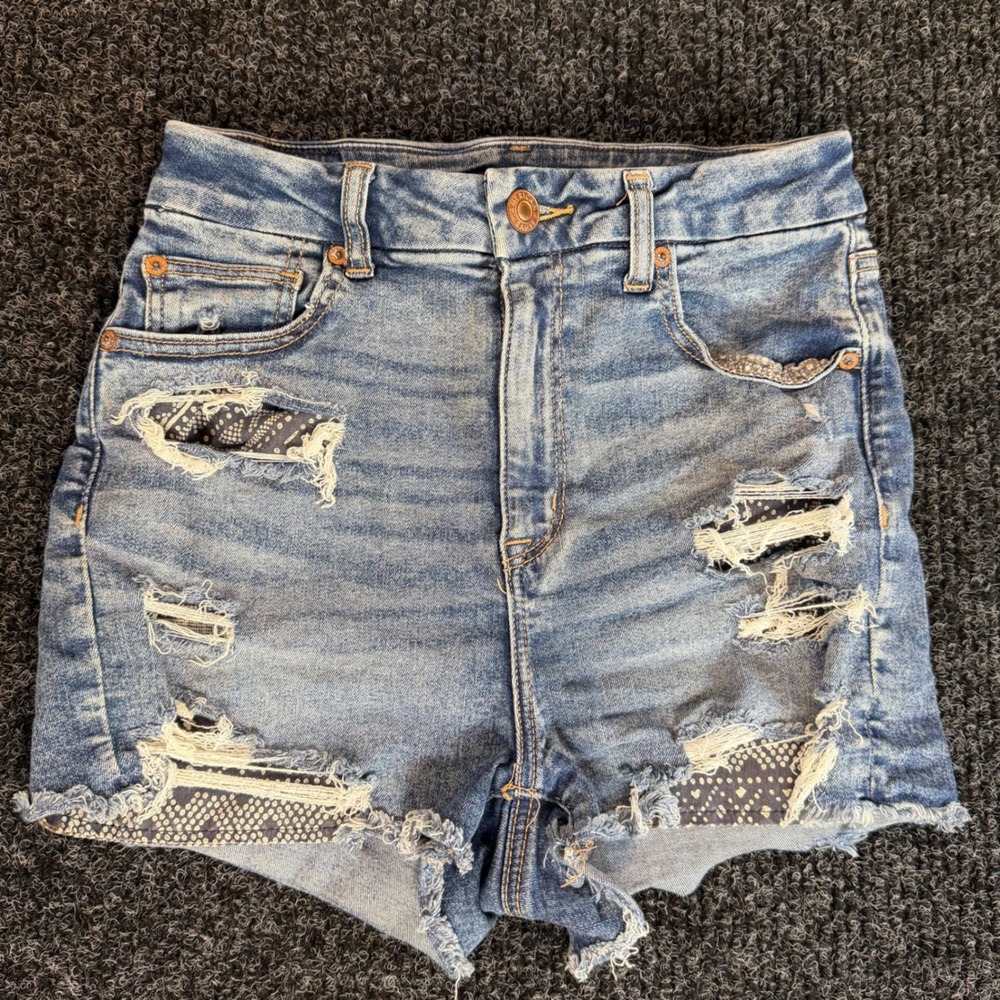 American Eagle Curvy Hi-Rise Shortie Distressed Denim Shorts Medium Wash Size 6
